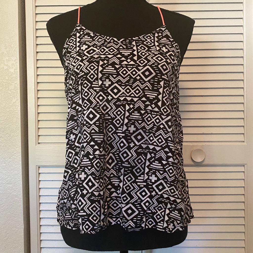 B&W Patterned Top